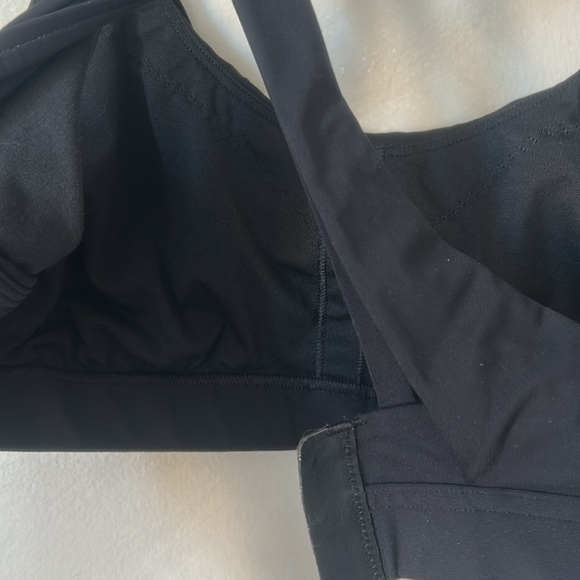 Lululemon Stash It All Bra Black size 6 C/D - Picture 9 of 9